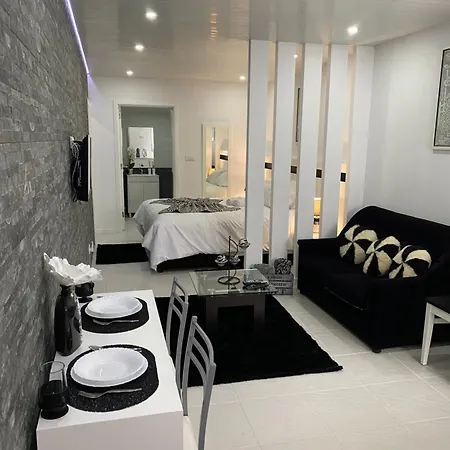 別荘 The Cedar Tree *