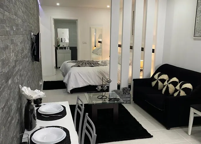 別荘 The Cedar Tree *